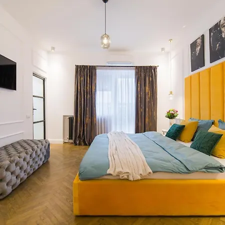 Inter Apartment *